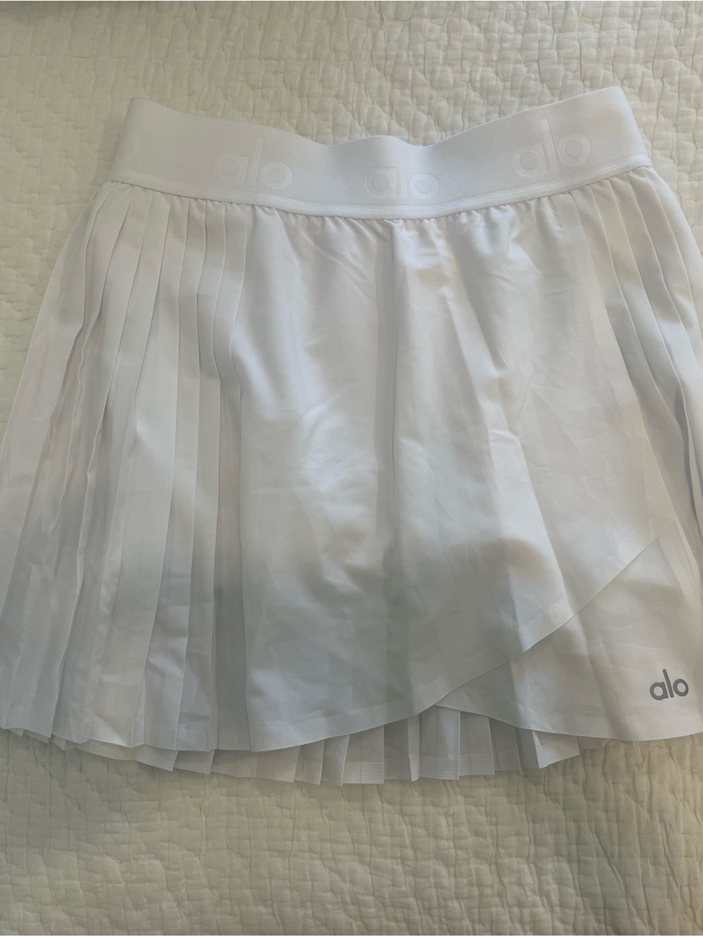 ALO Yoga White Athletic Skort with Subtle Logo